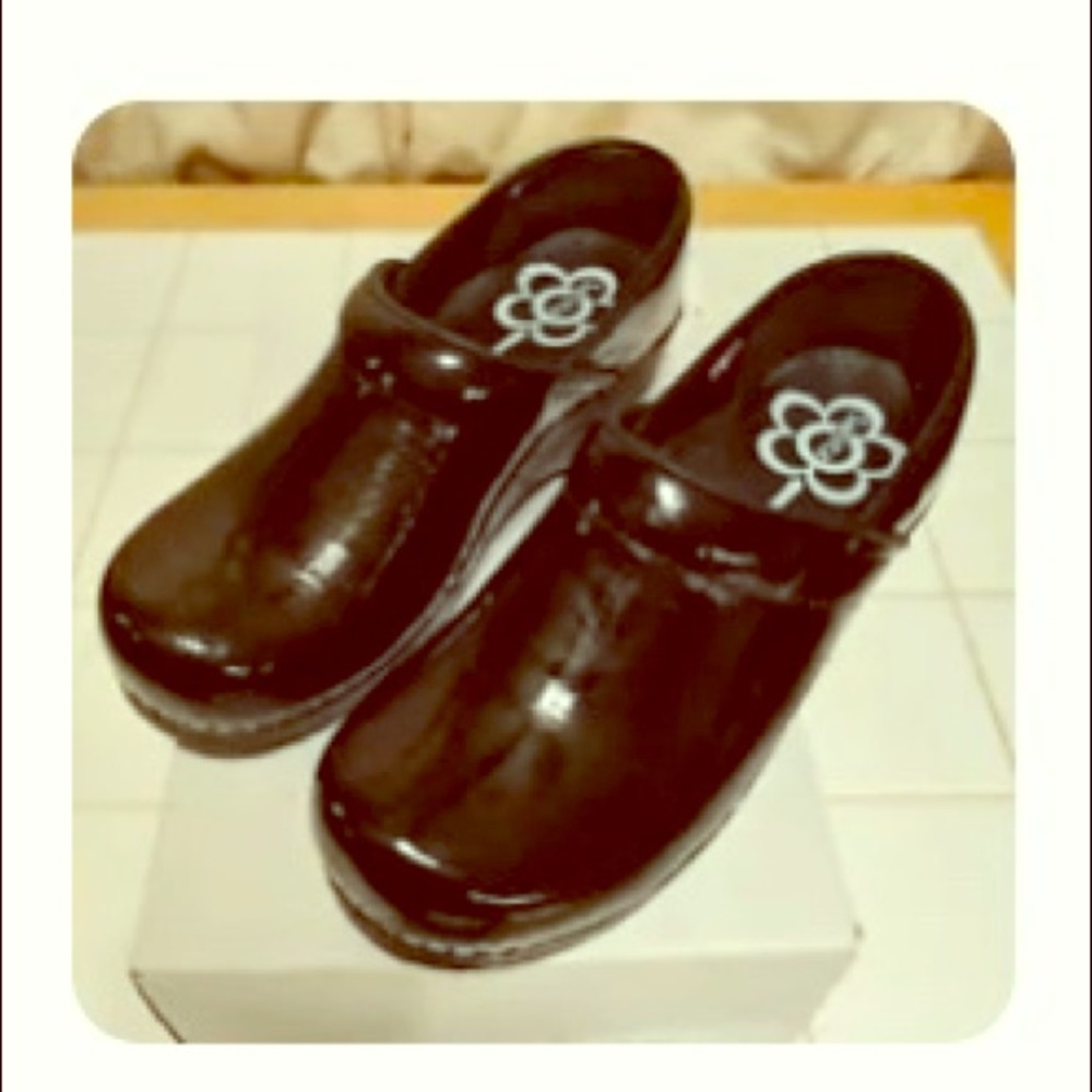 Sanita black patent clogs size 37 New in box